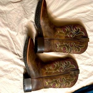 Ariat square toe boots size 8.5. Never been worn. Does not include shoe box.